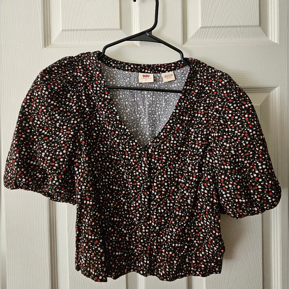 Levi's Cropped Shirt - Picture 1 of 3
